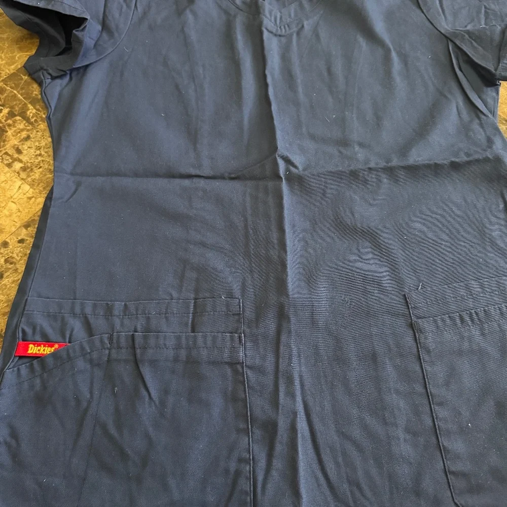 Scrub top - Picture 1 of 2